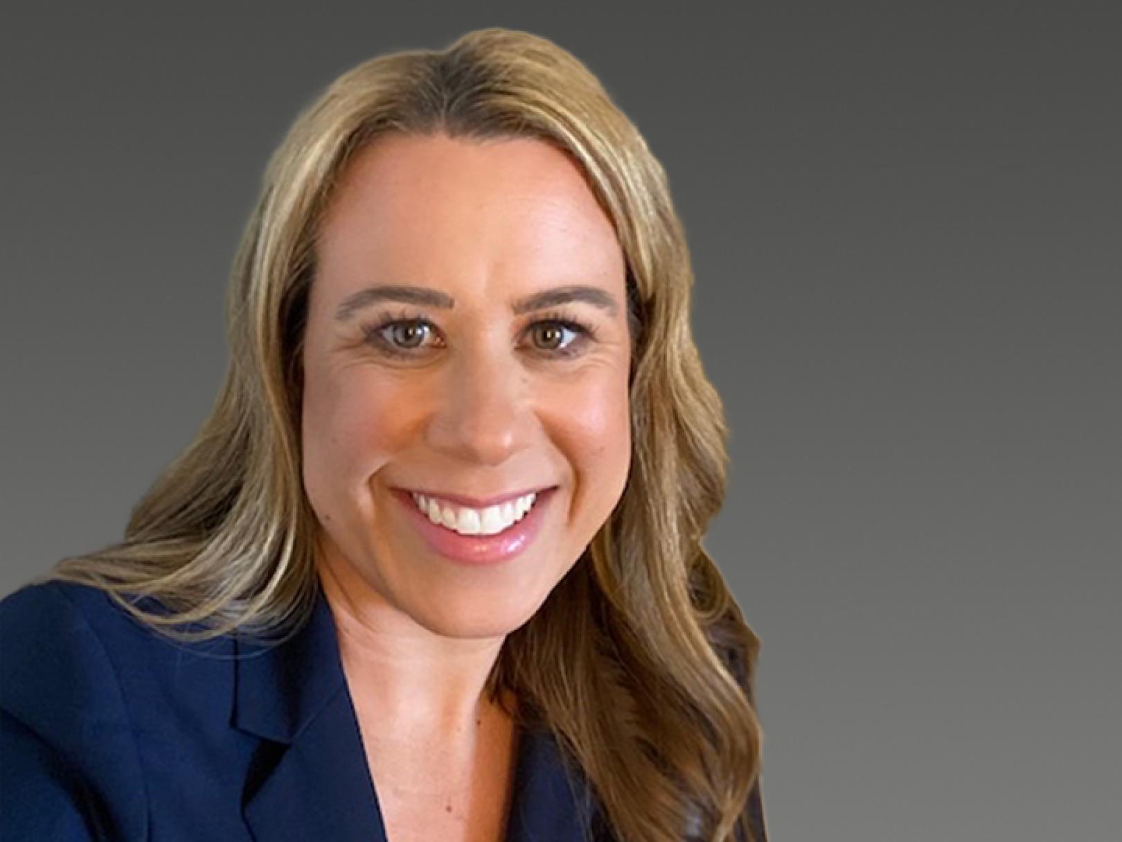 Beth Leonard Headshot