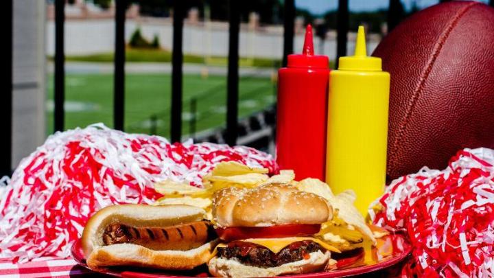 walgreens_tailgate_candy_corn_20220913180745887_featured1_thumb