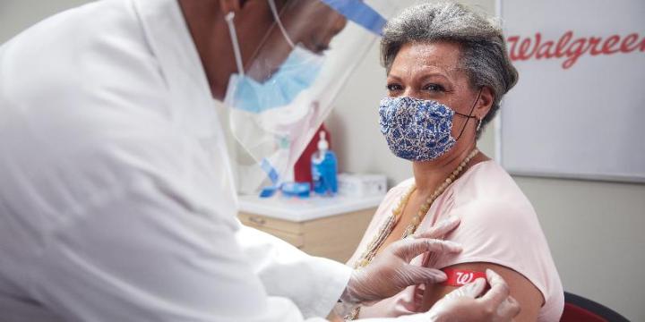 WagPS_Walgreens_Pharma_consult_F08A5381_010r2_RGB_thumb