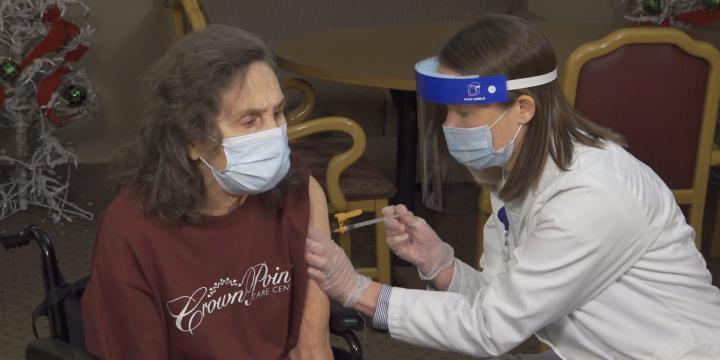 Kate Latta vaccinates a patient